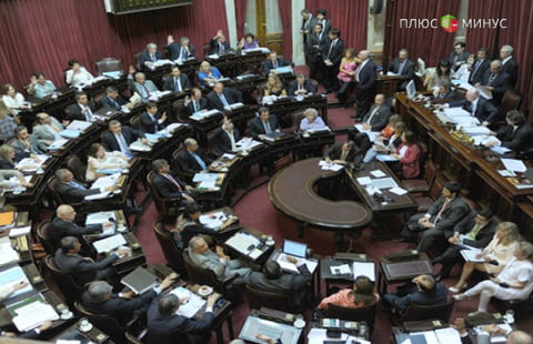 Сенат Аргентины утвердил законопроект о выплате долга инвестфондам