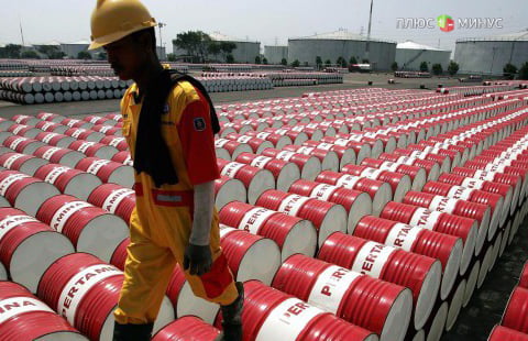 Запасы бензина растут, нефть дешевеет Запасы бензина растут, нефть дешевеет