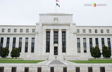 ФРС США пытается поддержать курс нацвалюты