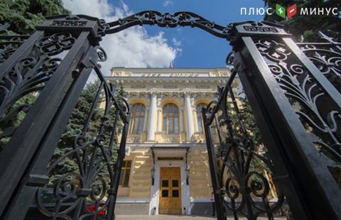 ЦБ раздает валюту перед праздниками ЦБ раздает валюту перед праздниками