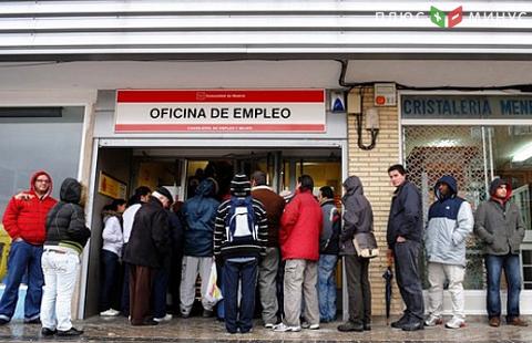 Безработица в Испании снизилась до 18,63%