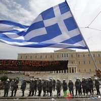 Греция будет нуждаться в третьем пакете помощи - Bloomberg