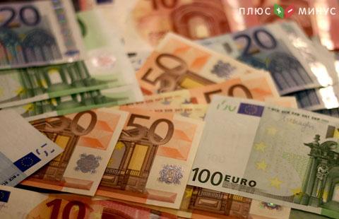 Курс евро растет по отношению к доллару США Курс евро растет по отношению к доллару США