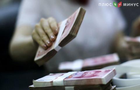 Китай начал вновь девальвировать юань