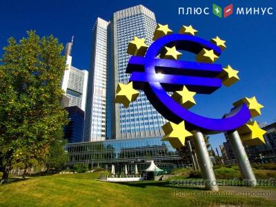 Евро дешевеет к доллару на заявлениях ЕЦБ