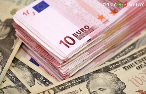 Доллар продолжает падать против евро
