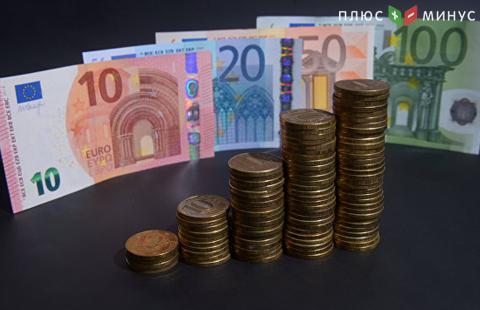 Официальный курс евро на пятницу снизился до 69,65 рубля Официальный курс евро на пятницу снизился до 69,65 рубля