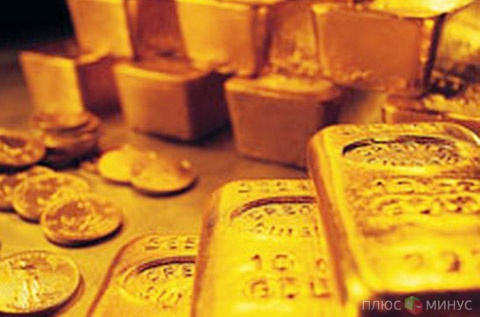 Золото теряет в цене. Причина — сильный доллар и снижение рейтинга Японии