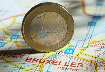 Евро падает в ожидании результатов размещения гособлигаций Италии