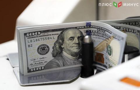 Доллар продолжает дешеветь к большинству валют