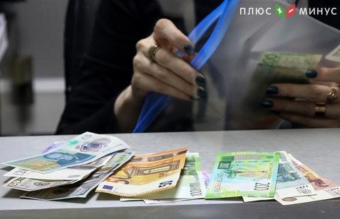 Банки в июле ввезли в Россию рекордный с 2014 года объем наличных евро Банки в июле ввезли в Россию рекордный с 2014 года объем наличных евро