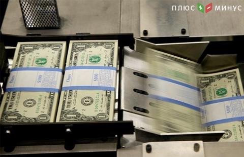 Доллар слабо дешевеет к евро и фунту, дорожает к иене