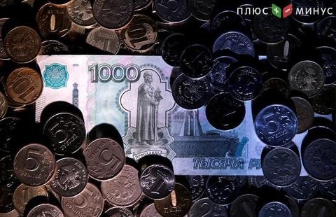 Рубль подешевел к доллару и евро вечером в среду Рубль подешевел к доллару и евро вечером в среду