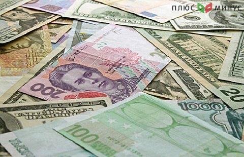 Евро и доллар в Украине дешевеют