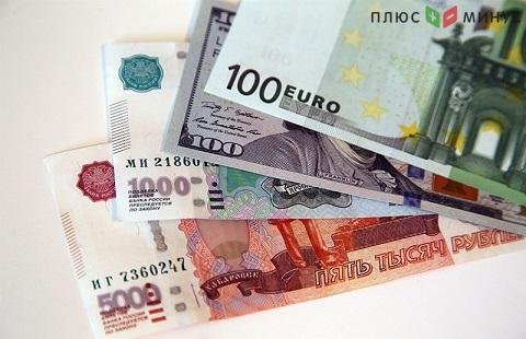 Позиции рубля пошатнулись под давлением негативных факторов