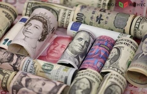 Доллар демонстрирует стабильность в паре с евро