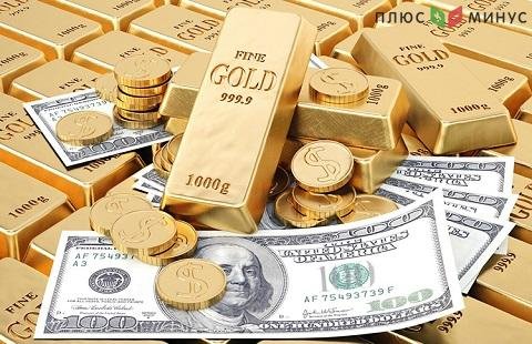Золото медленно падает в цене