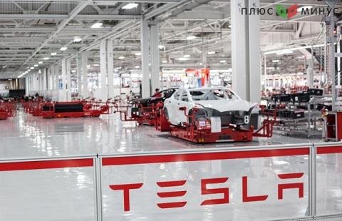 Tesla приостанавливает работу американских заводов