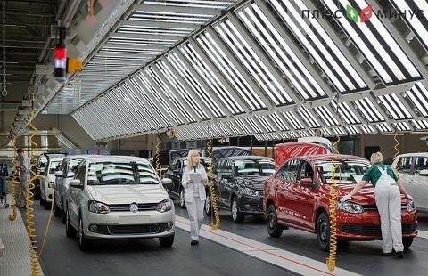 Из-за нехватки компонентов Volkswagen приостанавливает работу заводов в России