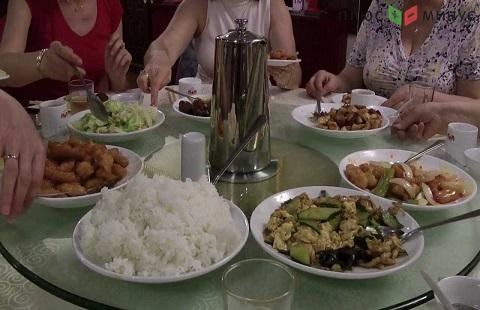 В китайском Хайнане после карантина открылись 90% ресторанов