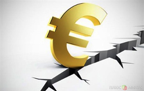 Впервые за два года! Евро упал ниже отметки 1.21 доллара
