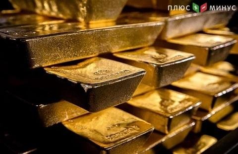 Золото теряет цену на торгах