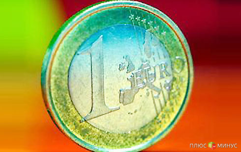 Евровалюта начала неделю на отметке 1.25 долларов