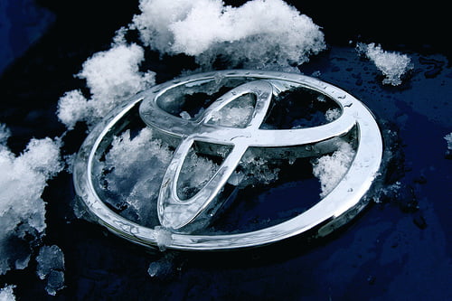 Toyota оказалась выше политики