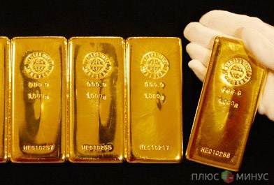 Золото дорожает на фоне проблем в ЕС и праздника в США