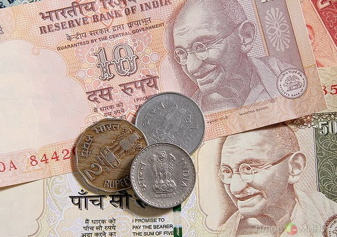 В кризисе Индии виноват новый логотип рупии