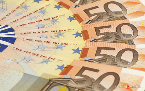 Евро слабо прыгнуть до отметки 1.32 доллара