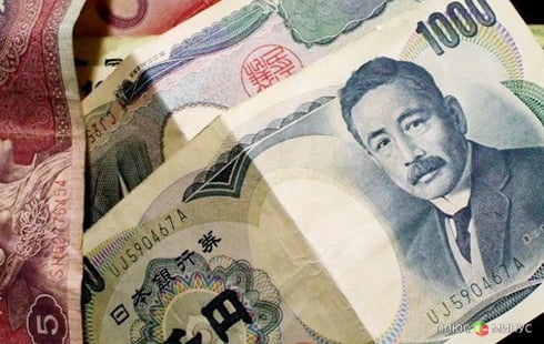 Новое правительство Японии обрушило иену