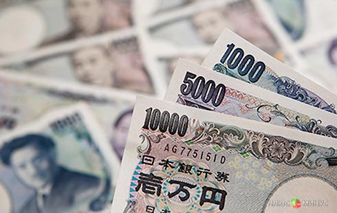 Доллар выигрывает против иены