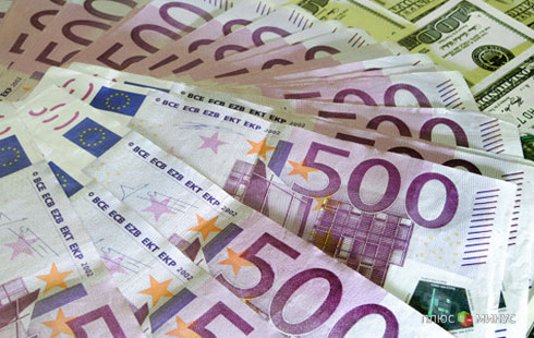 Евро «радуется» проблемам Греции и Кипра