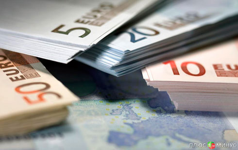 Форекс: Евро торгуется без изменений