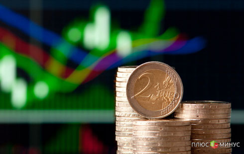 Евровалюта торгуется разнонаправленно Евровалюта торгуется разнонаправленно