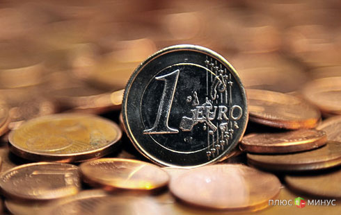 Евро торгуется в основном без изменений