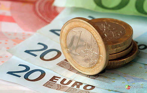 Евро торгуется около двухмесячного минимума