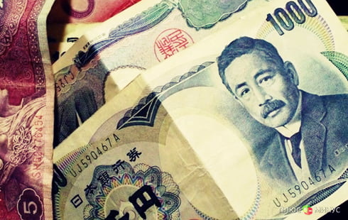 Риски падают — йена дешевеет