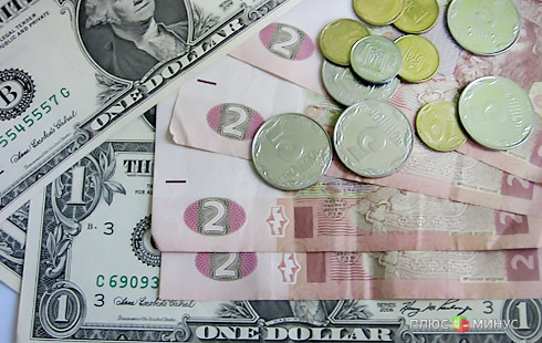 Украинцам придется платить пенсионный сбор при покупке валюты