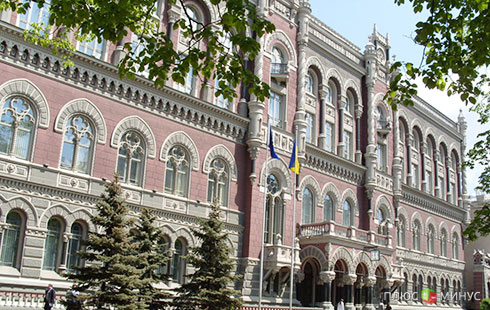 НБУ попросил банки покинуть Крым