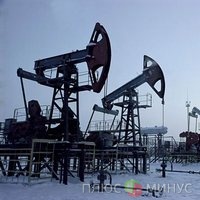 Цены на нефть снижаются на фоне слабой статистики из США и новостях по Ирану