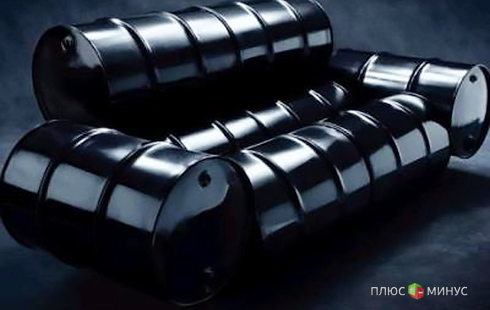 Нефть дешевеет, золото сохраняет устойчивость