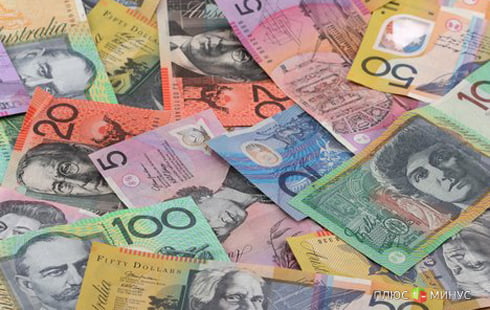 Австралийский доллар отступил от недельного максимума