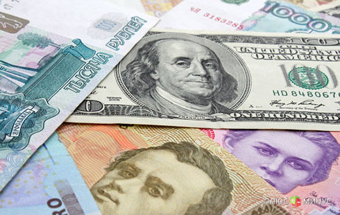 Август еще не начался, а рубль уже активно падает