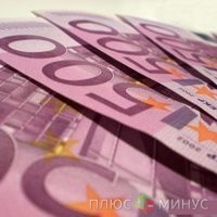 Евро дешевеет к доллару на фоне опасений за Испанию