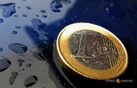 Евро остается под влиянием санкций