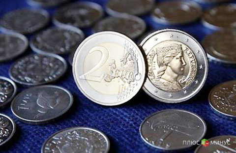 Евро снижается на протяжении семи недель