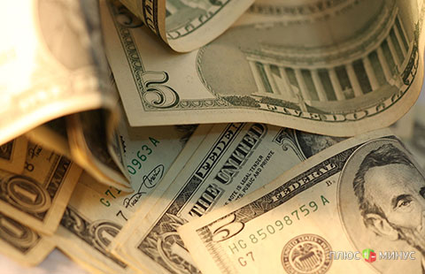 Доллар торговался около восьмимесячного максимума