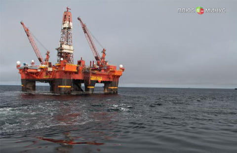 Рубль падает наперегонки с нефтью